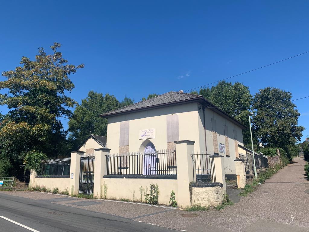 Lot: 100 - SUBSTANTIAL FORMER DAY CARE WITH POTENTIAL -